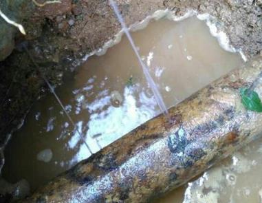 福贡楼顶渗水维修公司分享下地暖漏水的原因及检测方法。